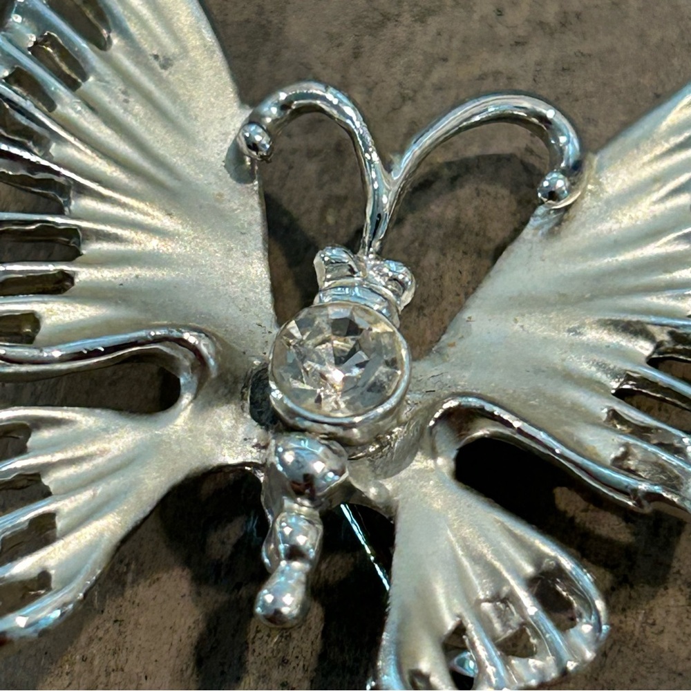 Vintage Butterfly Brooch/Pin Silver Toned With Rhinestone Body Fashion Jewelry - Picture 4 of 6